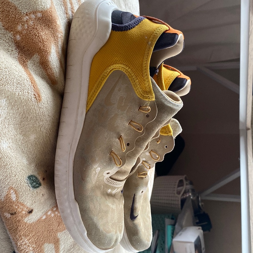 nike tennis shoes